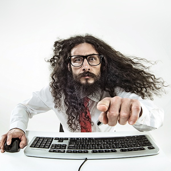shutterstock_360228971_600x600px Man mit langem Haar und Brille