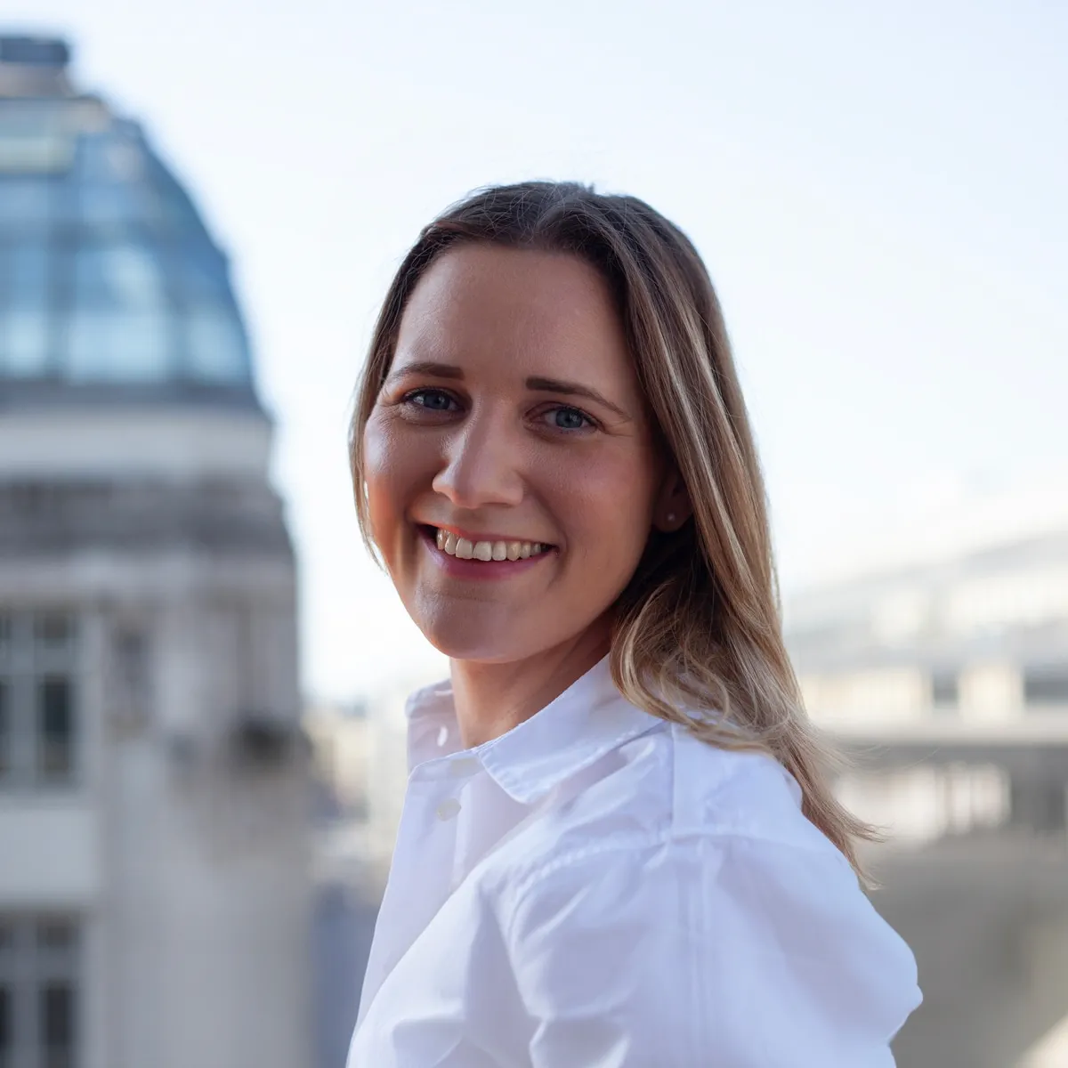Anna Moormann – Porträtaufnahme im Business-Umfeld Annette Raschke